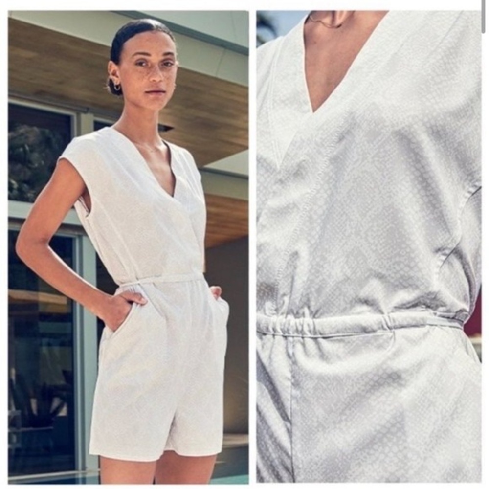 Athleta Marlow snakeskin printed shorts romper size L new without tags